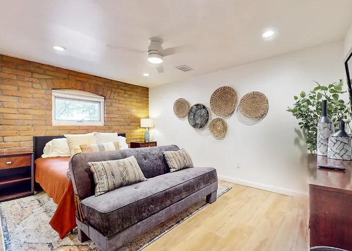 Golf, Hike & More! Sprawling Retreat In Show *