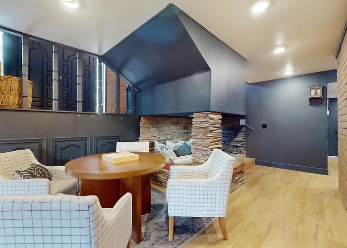 Golf, Hike & More! Sprawling Retreat In Show Holiday home *