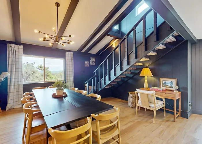 Golf, Hike & More! Sprawling Retreat In Show *