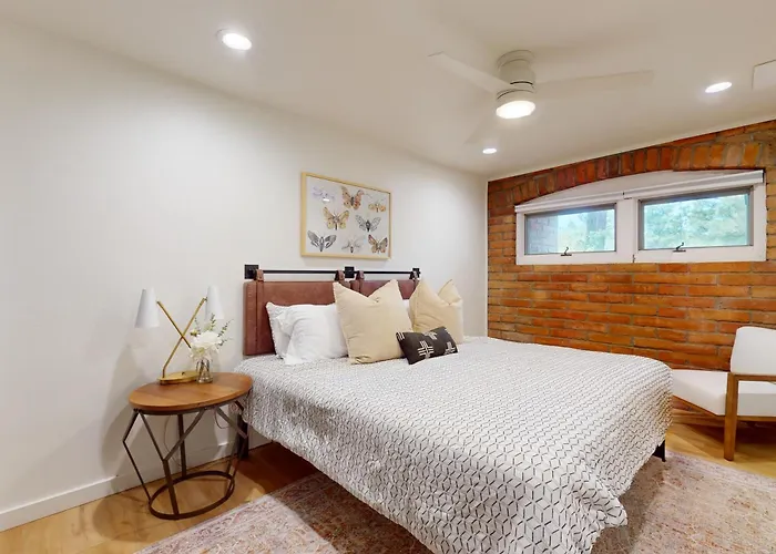Golf, Hike & More! Sprawling Retreat In Show Show Low