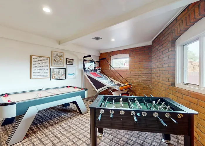 Golf, Hike & More! Sprawling Retreat In Show Holiday home